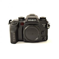 Minolta-dynax7-front.jpg