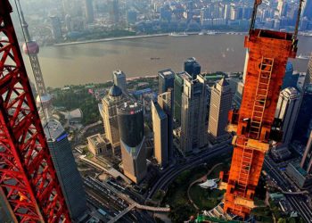 crane-operator-aerial-shanghai-photos-wei-gensheng-12.jpg