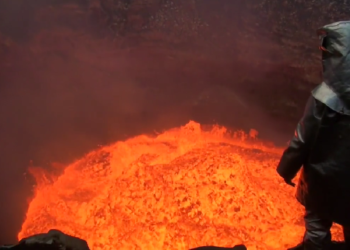 Explorer-Captures-What-It-s-Like-to-Rappel-Down-Into-an-Active-Volcano.png