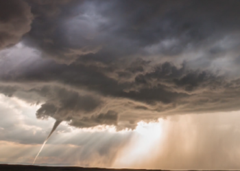 This-Epic-Storm-Timelapse-Will-Make-You-Want-To-Get-Close-And-Personal-with-A-Storm-DIY-Photography.png