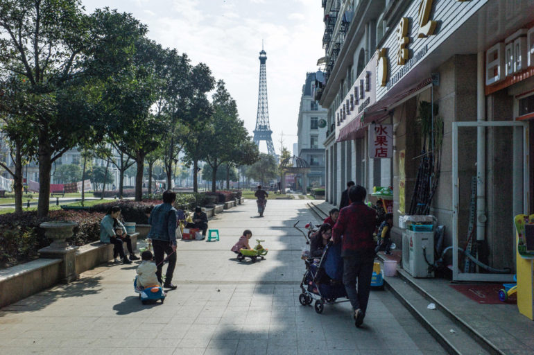 les-habitants-du-petit-paris-chinois-934-body-image-1423566211.jpg