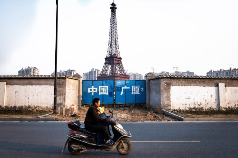 les-habitants-du-petit-paris-chinois-934-body-image-1423566334.jpg