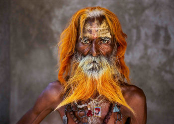 oltre-lo-sguardo-portrait-photography-steve-mccurry-13.jpg