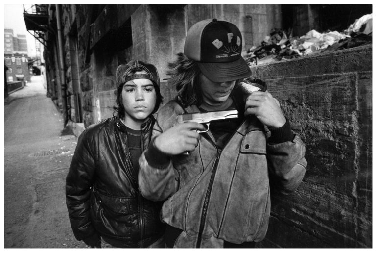 mary-ellen-mark-street-photography-rat-and-mike-with-a-gunseattle-washington-usa-1983.jpg