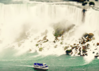 FireShot-Capture-516-Tilt-Shift-Timelapse-Turns-Niagara-Fa_-http___twistedsifter.com_videos_ti.png