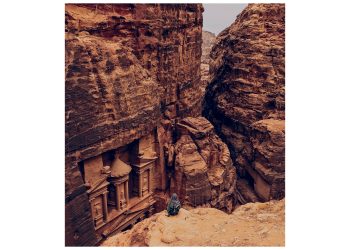 Shot-on-iPhone-Challenge-Announcement-Woman-in-front-of-Petra_big