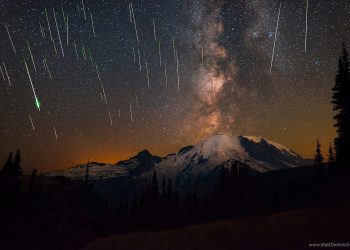 mt-rainier-perseid-meteor-matt-dieterich-0