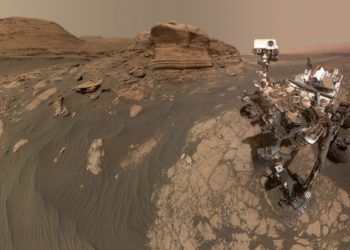 The-Curiosity-Rover-Took-a-Massive-318-Megapixel-Selfie-On-Mars-800x420