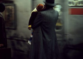 1984-ny-usa-father-and-child-in-the-subway-940x624