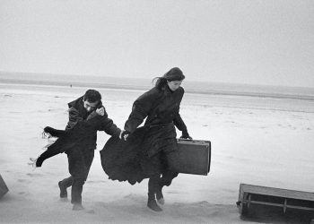 azzedine-alaia-linda-spierings-le-touquet-1986--peter-lindbergh-courtesy-peter-lindbergh-foundation-paris