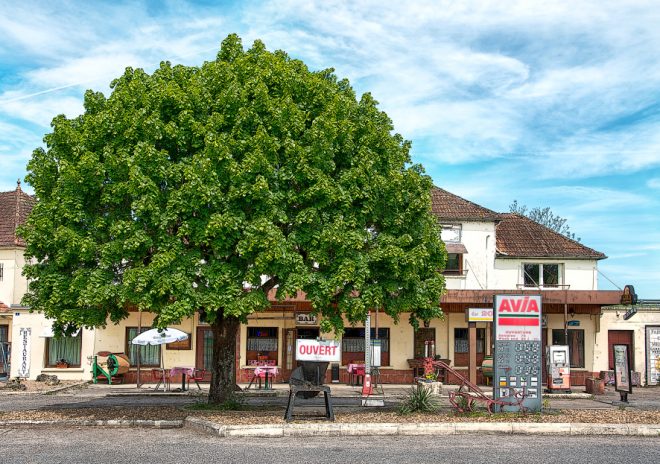 La station essence : les. 200 bornes