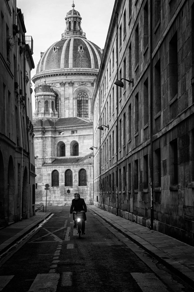 Le cycliste de la rue Mazarine