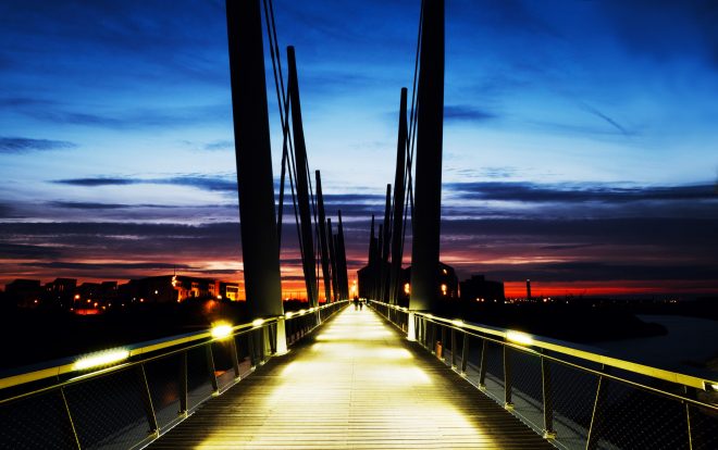 le pont l'homme et l'enfant