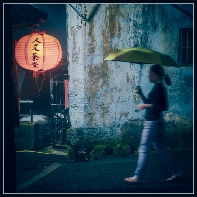 La dame au parapluie