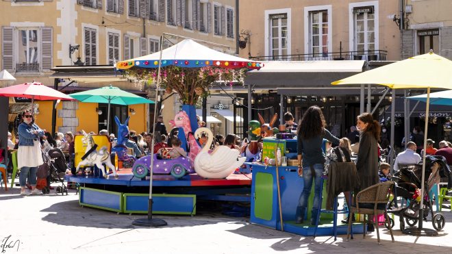 Tournez manège...