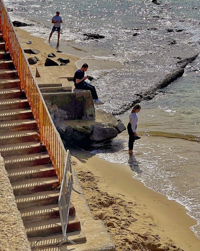 Accès à la plage…