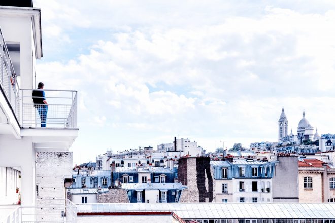 Vue sur Paris depuis la Cité Montmartre aux artistes