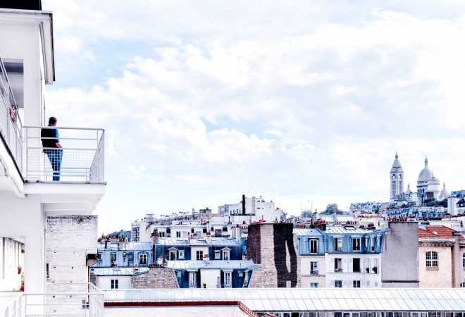 Vue sur Paris depuis la Cité Montmartre aux artistes