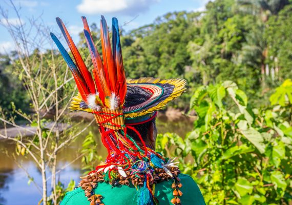 Un shaman dans l'Amazonie